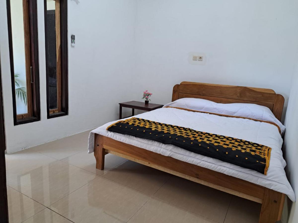 Riung Tiga Empat Tujuh Guesthouse Eksteriør billede