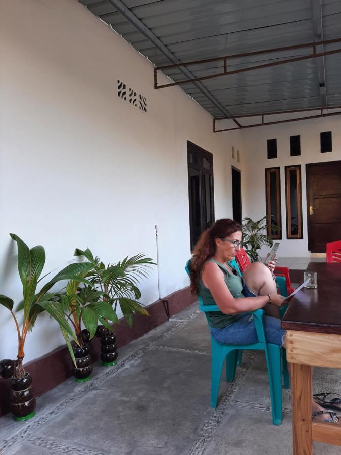 Riung Tiga Empat Tujuh Guesthouse Eksteriør billede
