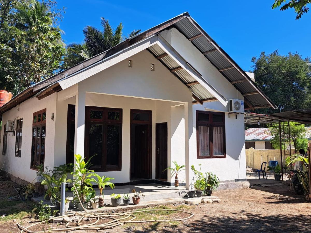 Riung Tiga Empat Tujuh Guesthouse Eksteriør billede