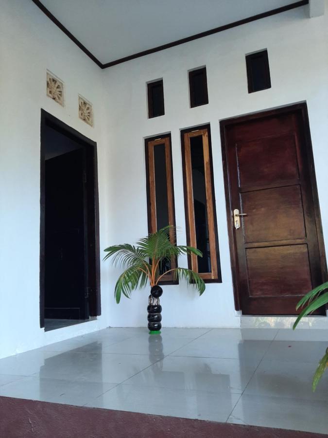 Riung Tiga Empat Tujuh Guesthouse Eksteriør billede