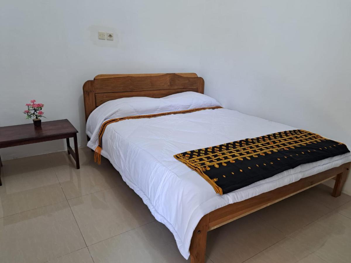 Riung Tiga Empat Tujuh Guesthouse Eksteriør billede