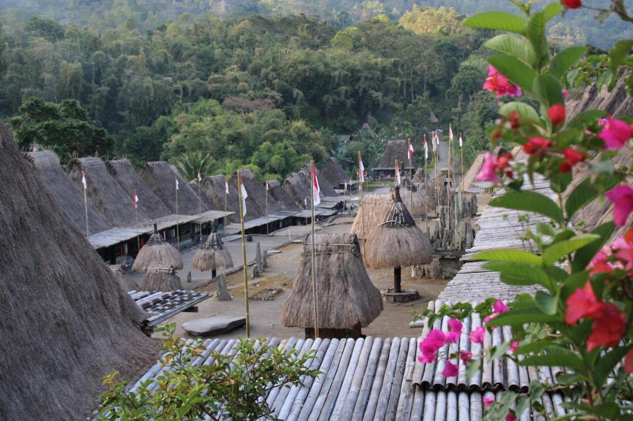 Riung Tiga Empat Tujuh Guesthouse Eksteriør billede