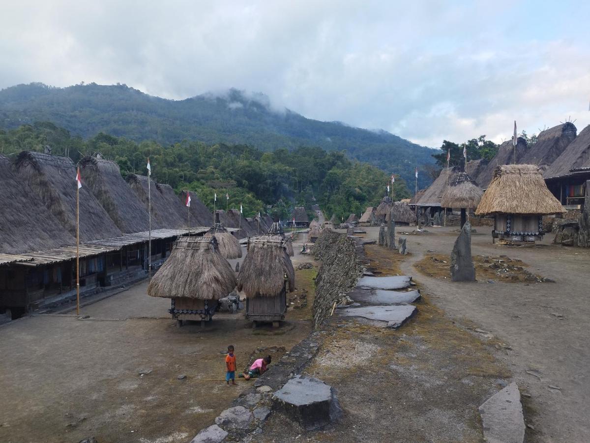 Riung Tiga Empat Tujuh Guesthouse Eksteriør billede
