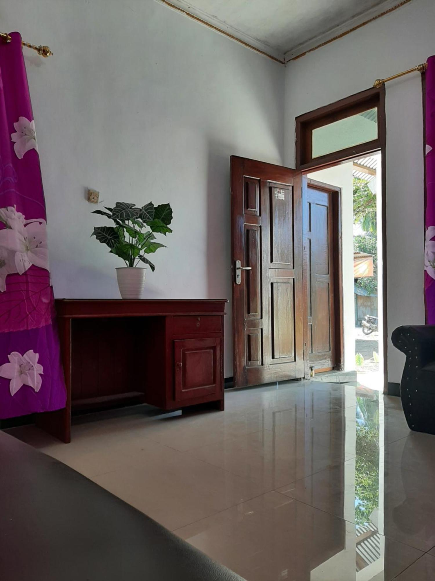 Riung Tiga Empat Tujuh Guesthouse Eksteriør billede