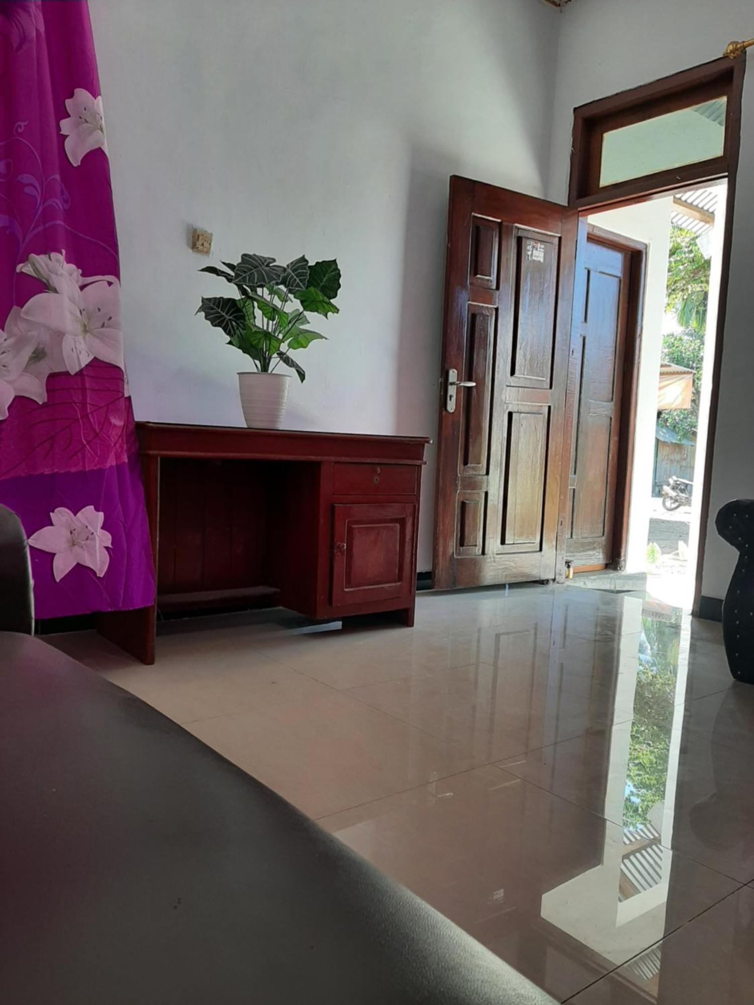 Riung Tiga Empat Tujuh Guesthouse Eksteriør billede