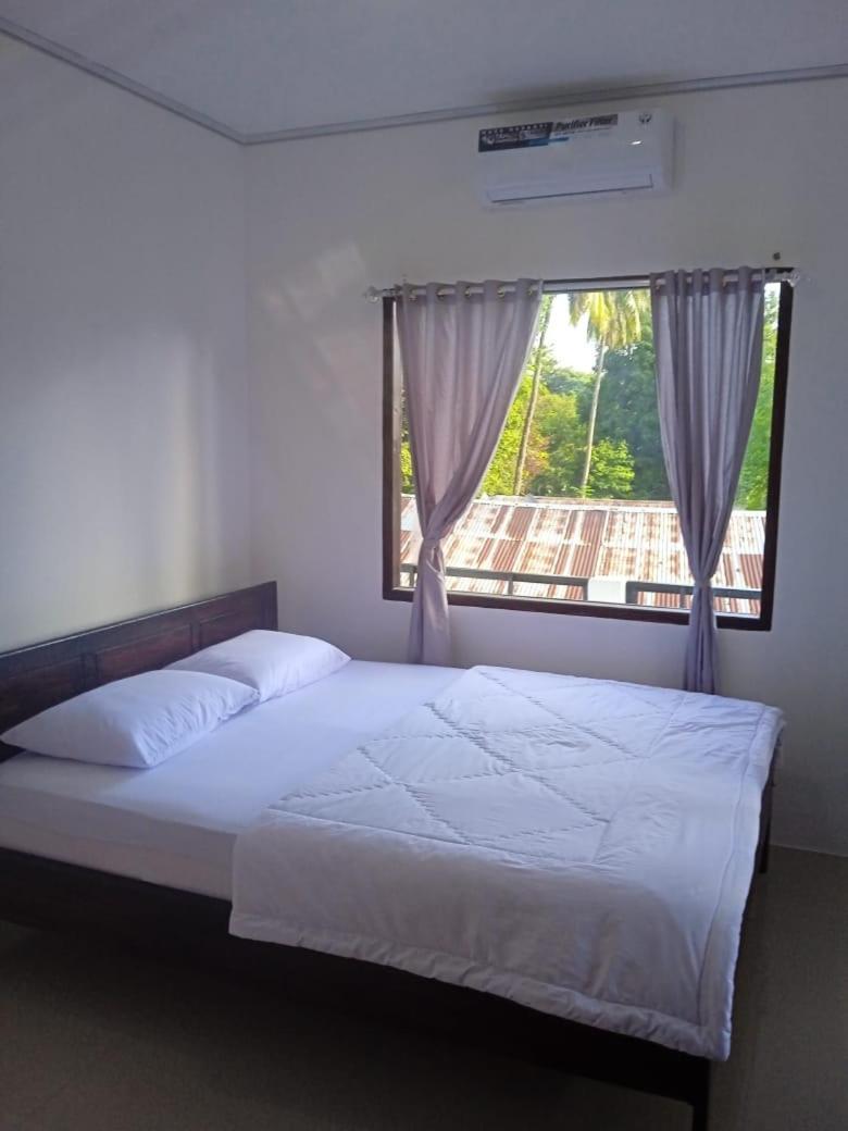 Riung Tiga Empat Tujuh Guesthouse Eksteriør billede
