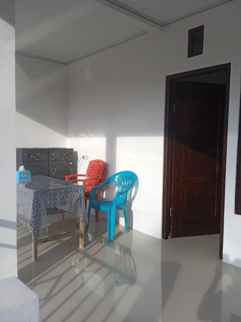 Riung Tiga Empat Tujuh Guesthouse Eksteriør billede